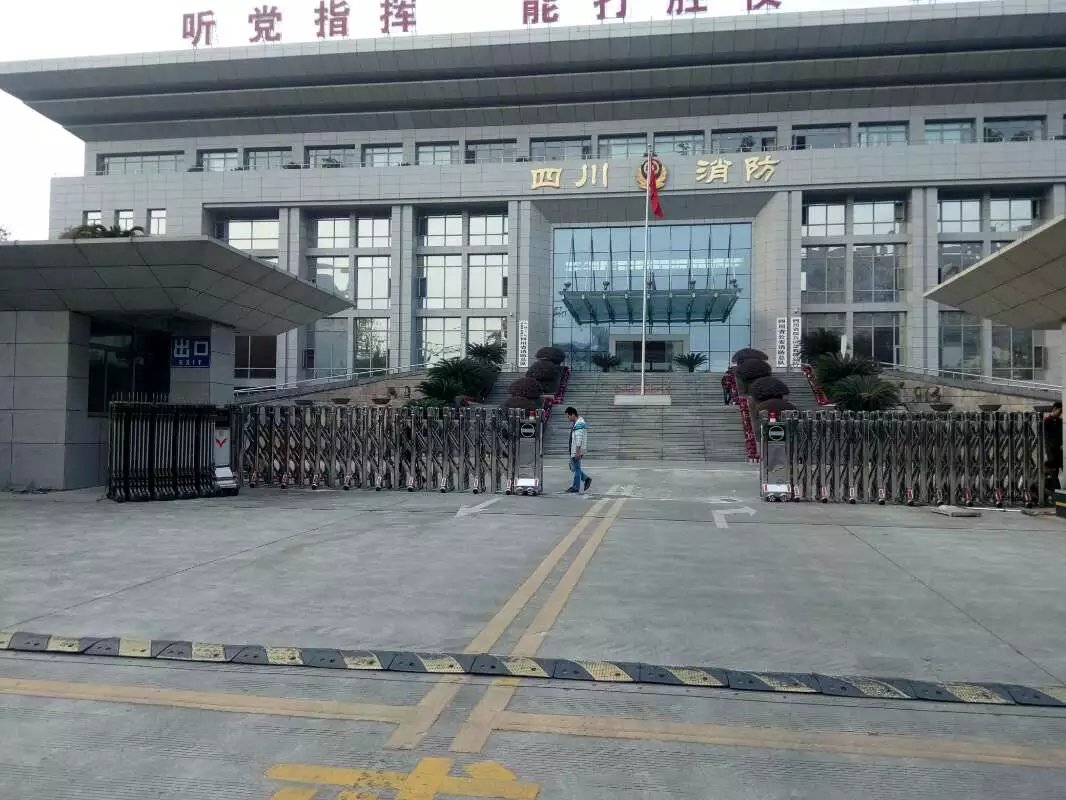 广州番禺区广州番禺区四川消防总队伸缩门
